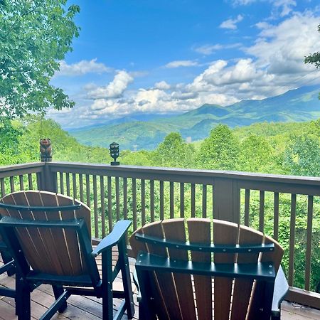 Family Chalet With Sauna, Hottub, Heavenly Views! Mins To Downtown! ガトリンバーグ エクステリア 写真