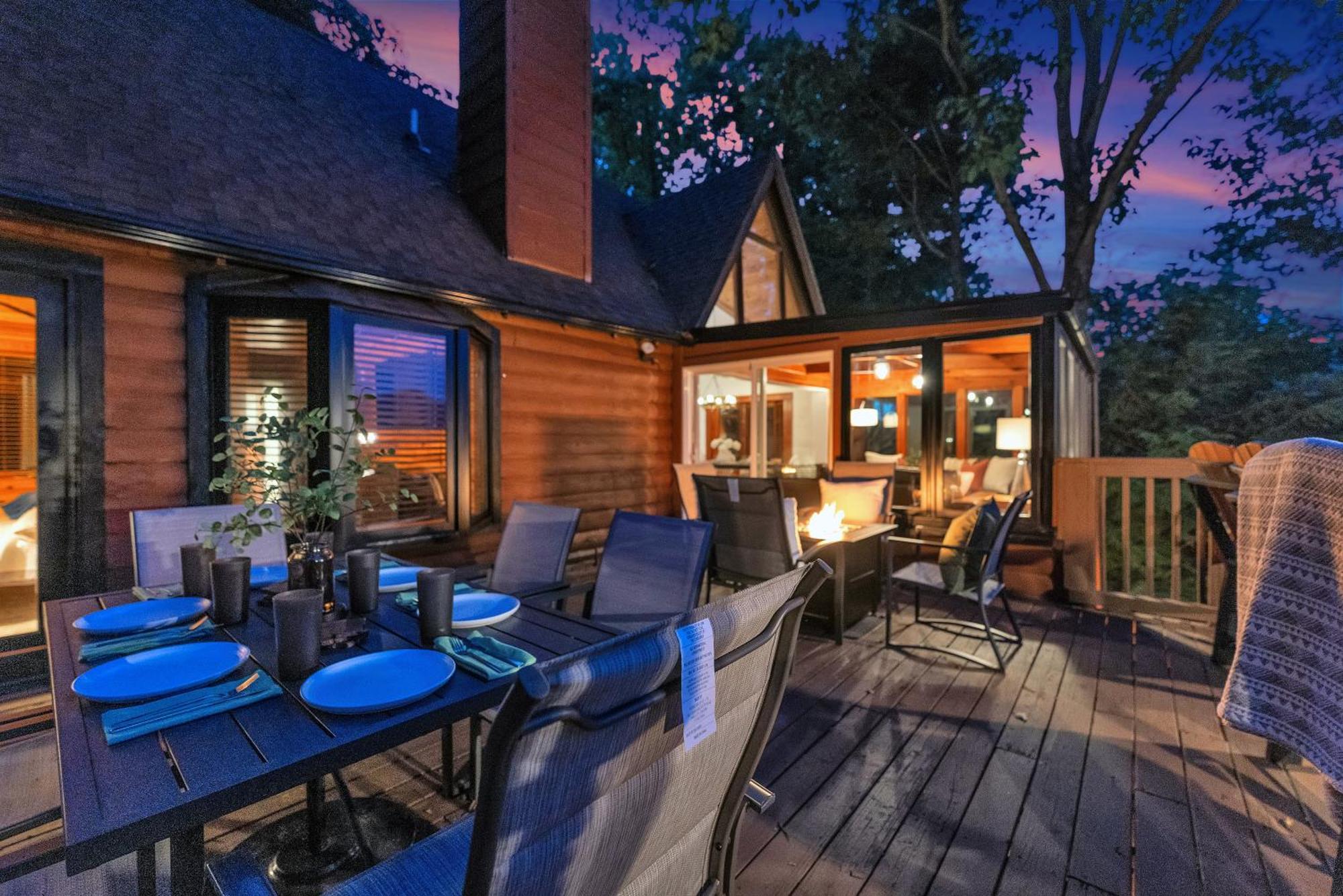 Family Chalet With Sauna, Hottub, Heavenly Views! Mins To Downtown! ガトリンバーグ エクステリア 写真