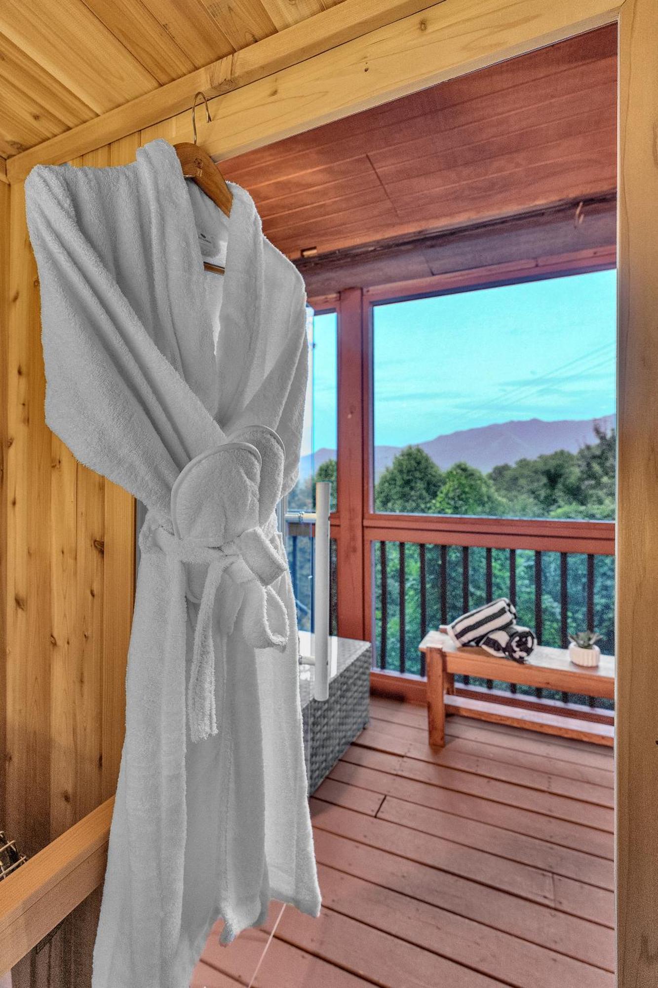 Family Chalet With Sauna, Hottub, Heavenly Views! Mins To Downtown! ガトリンバーグ エクステリア 写真