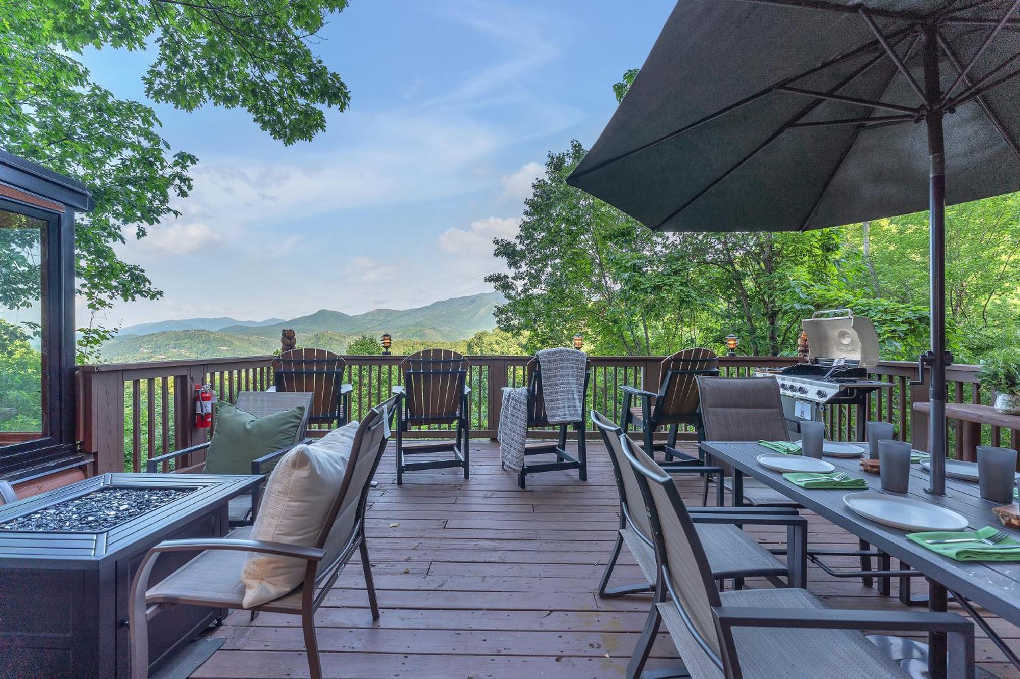 Family Chalet With Sauna, Hottub, Heavenly Views! Mins To Downtown! ガトリンバーグ エクステリア 写真