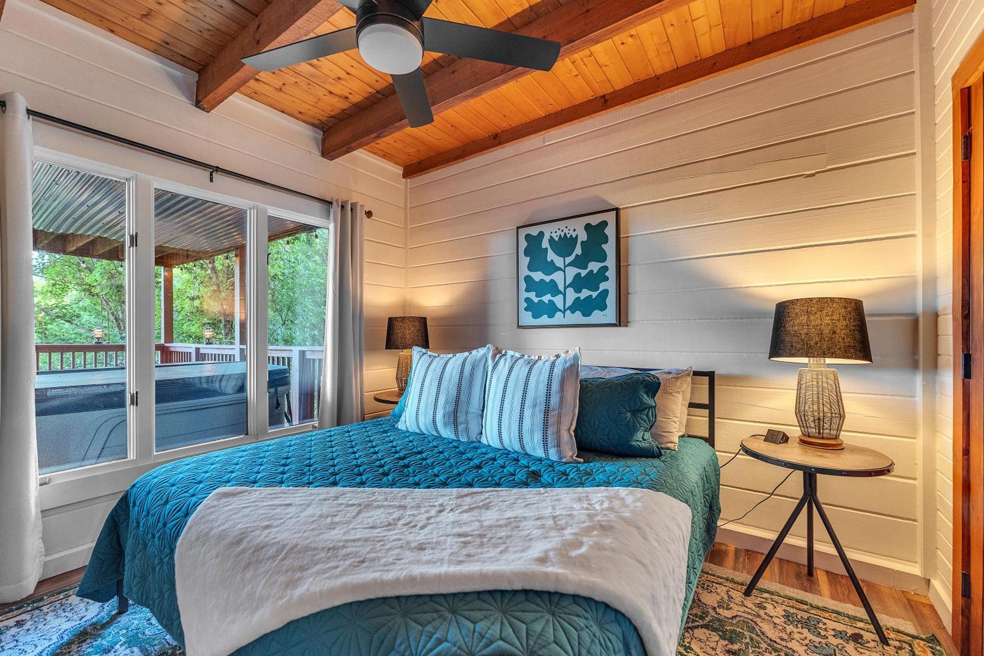 Family Chalet With Sauna, Hottub, Heavenly Views! Mins To Downtown! ガトリンバーグ エクステリア 写真