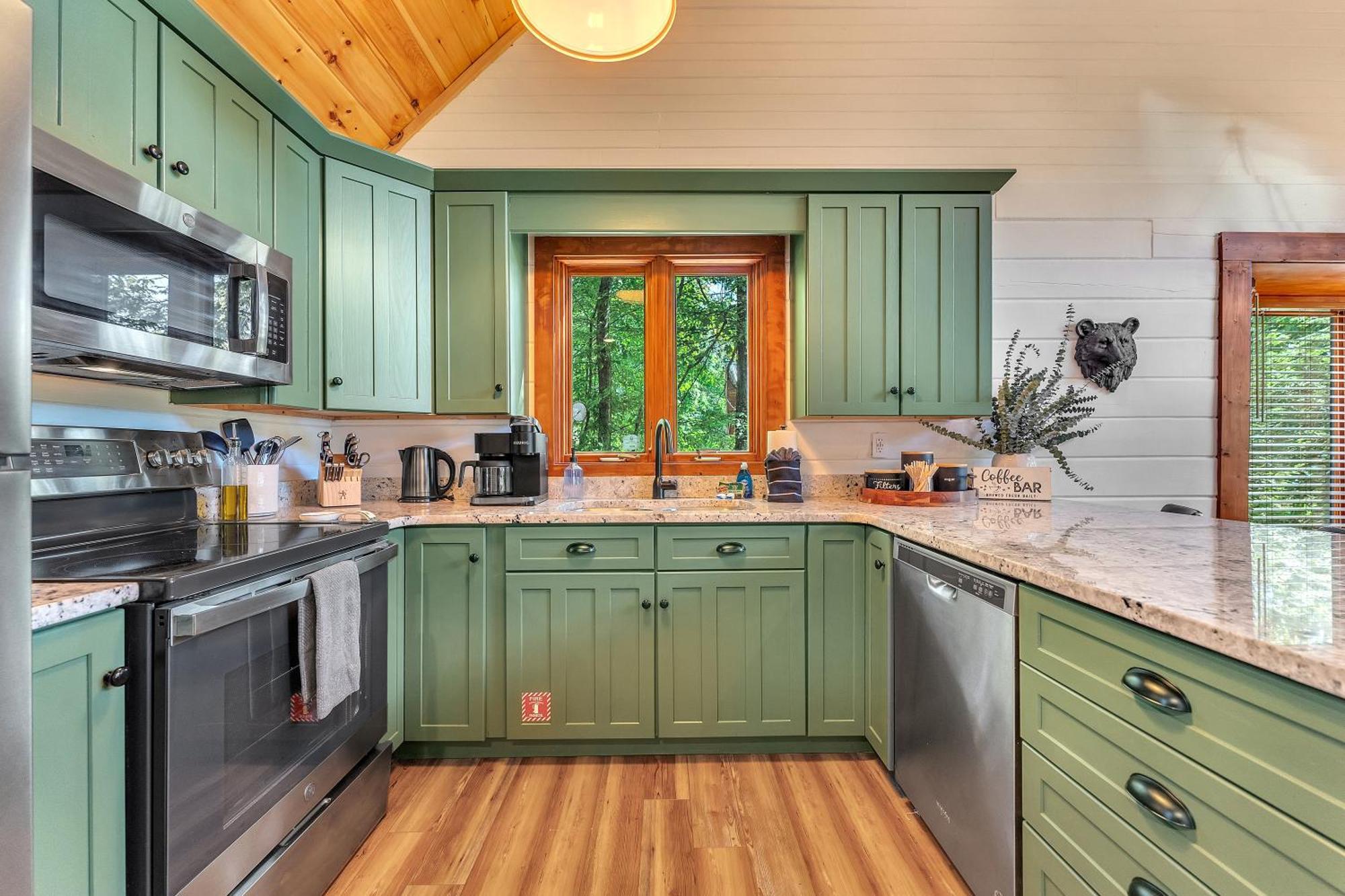 Family Chalet With Sauna, Hottub, Heavenly Views! Mins To Downtown! ガトリンバーグ エクステリア 写真