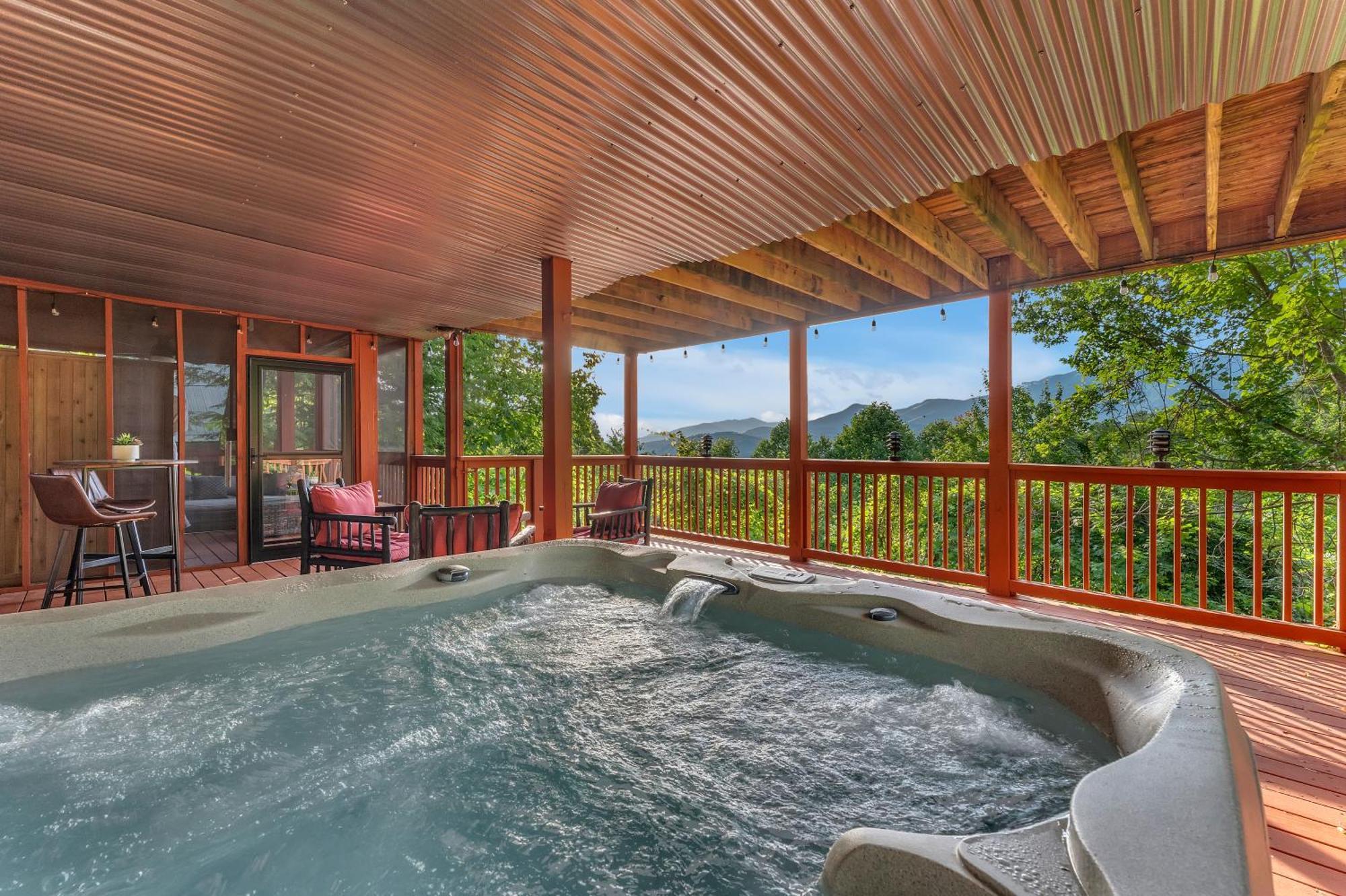 Family Chalet With Sauna, Hottub, Heavenly Views! Mins To Downtown! ガトリンバーグ エクステリア 写真