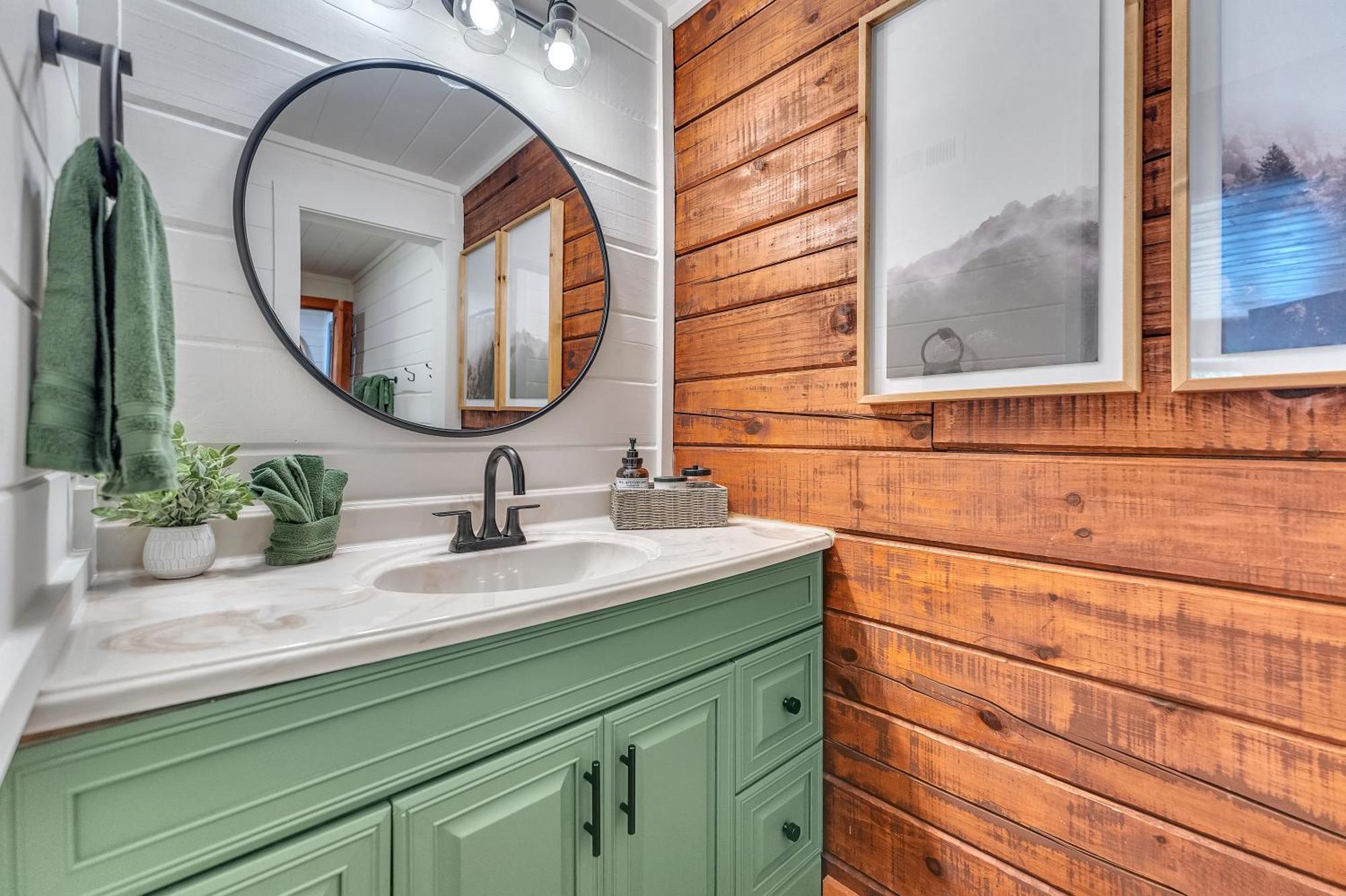 Family Chalet With Sauna, Hottub, Heavenly Views! Mins To Downtown! ガトリンバーグ エクステリア 写真