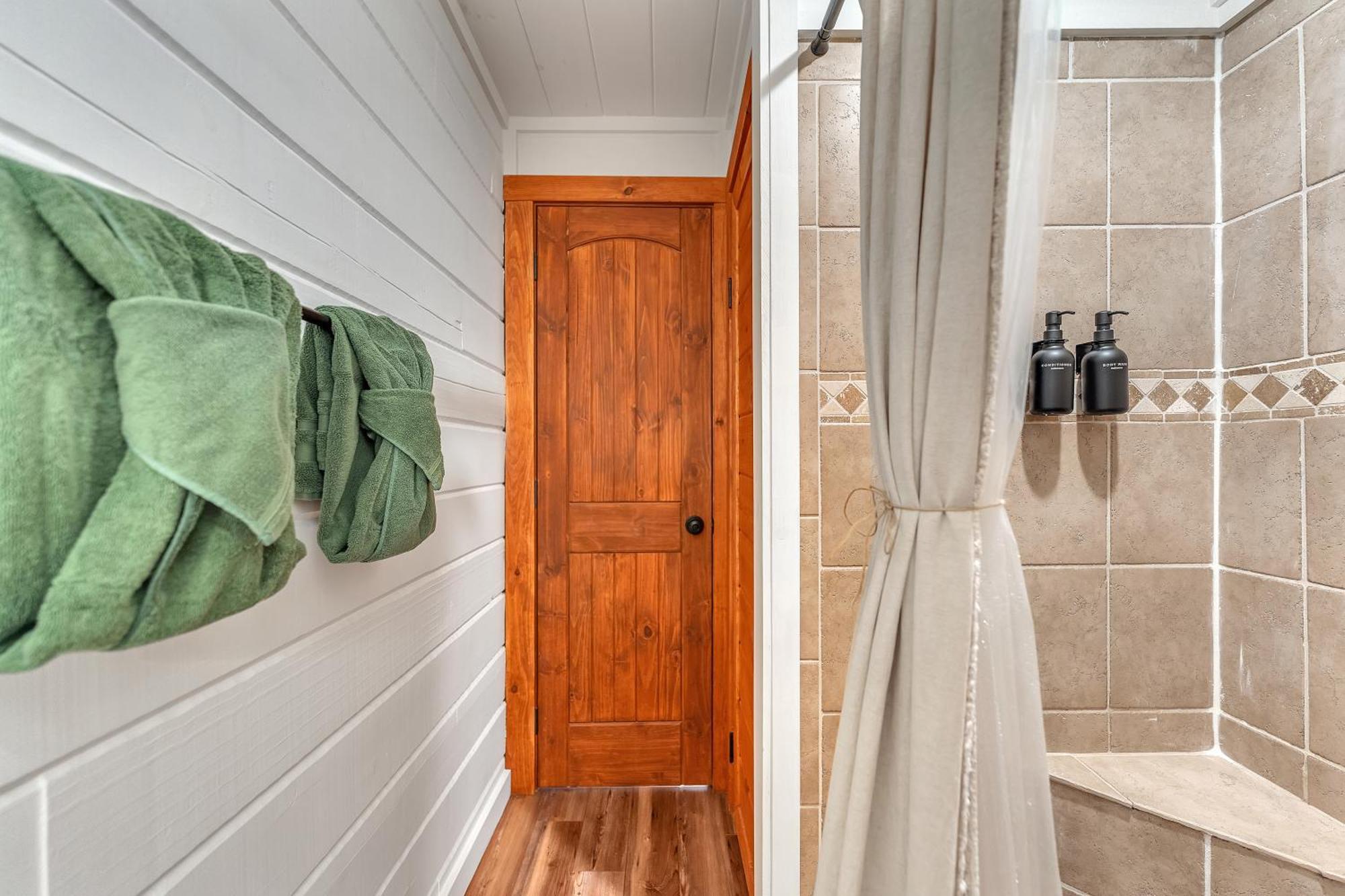 Family Chalet With Sauna, Hottub, Heavenly Views! Mins To Downtown! ガトリンバーグ エクステリア 写真
